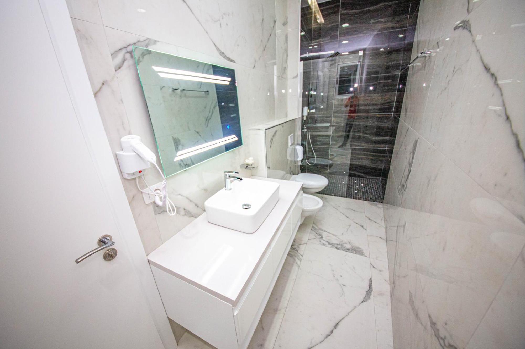 Noan Hotel & Resort Dhermi Room photo