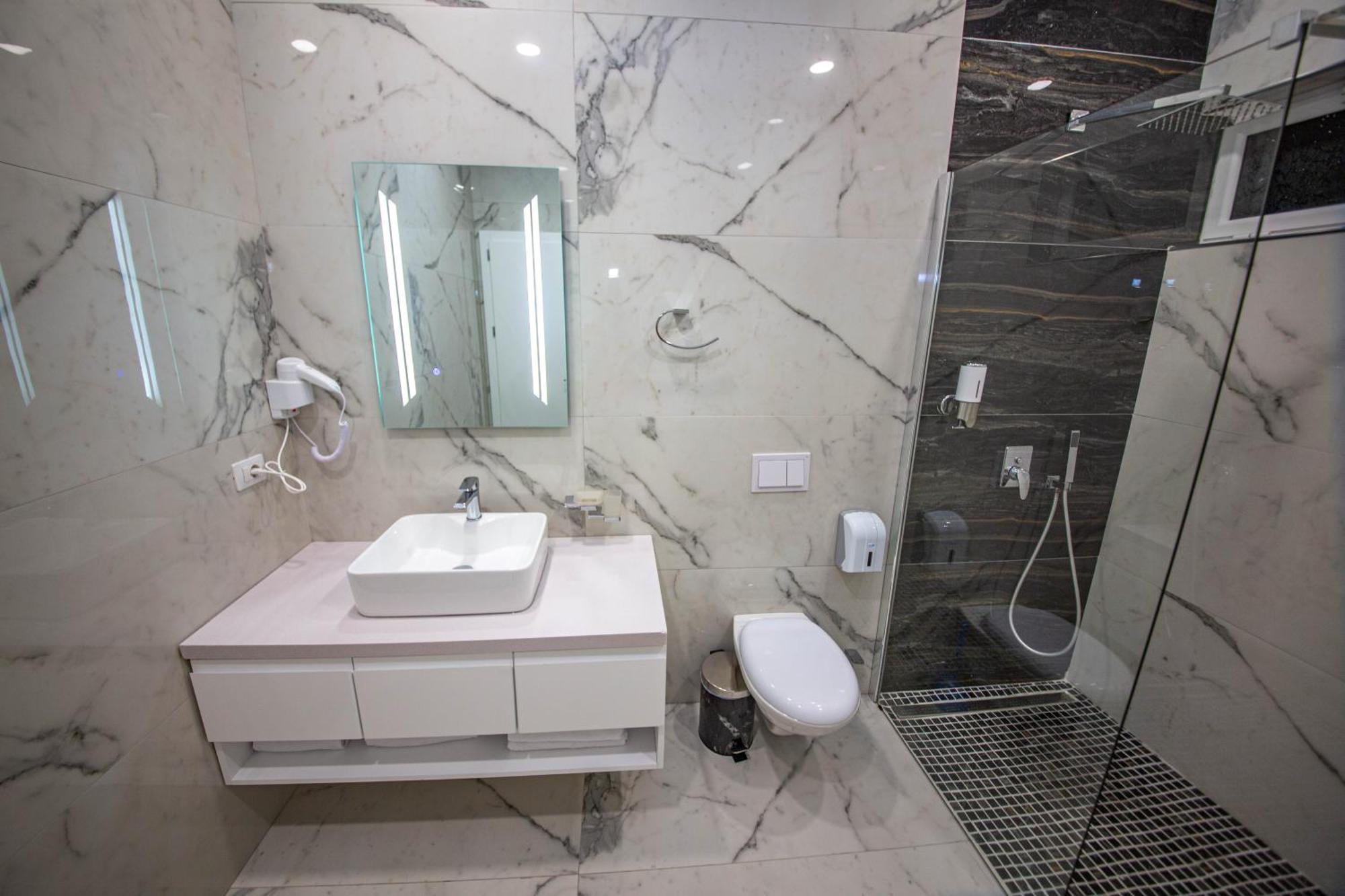 Noan Hotel & Resort Dhermi Room photo